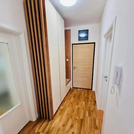 Apartment Boss Lux
